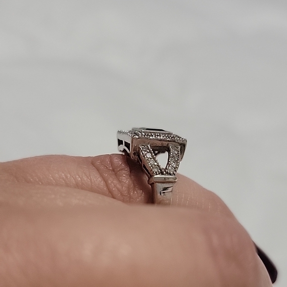 14k Sapphire and Diamond Ring - Picture 4 of 13